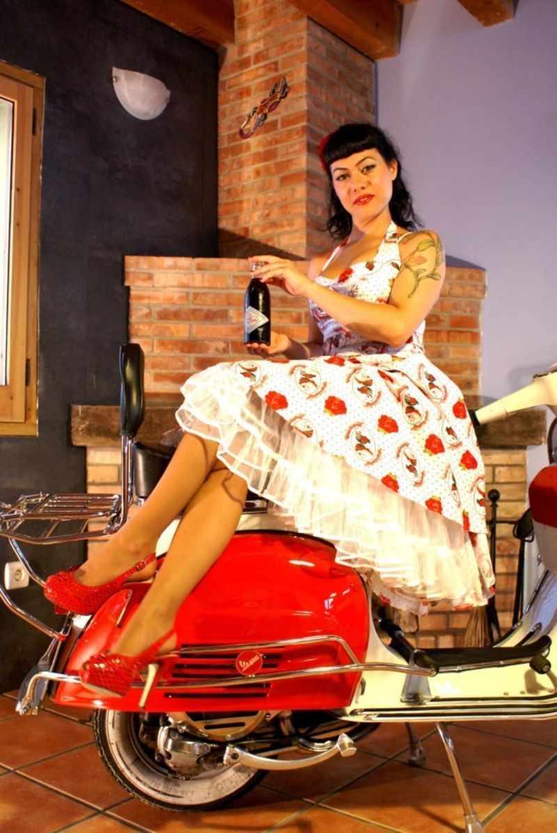 Photos Pinup Rachel Moon En Scooter Centerblog