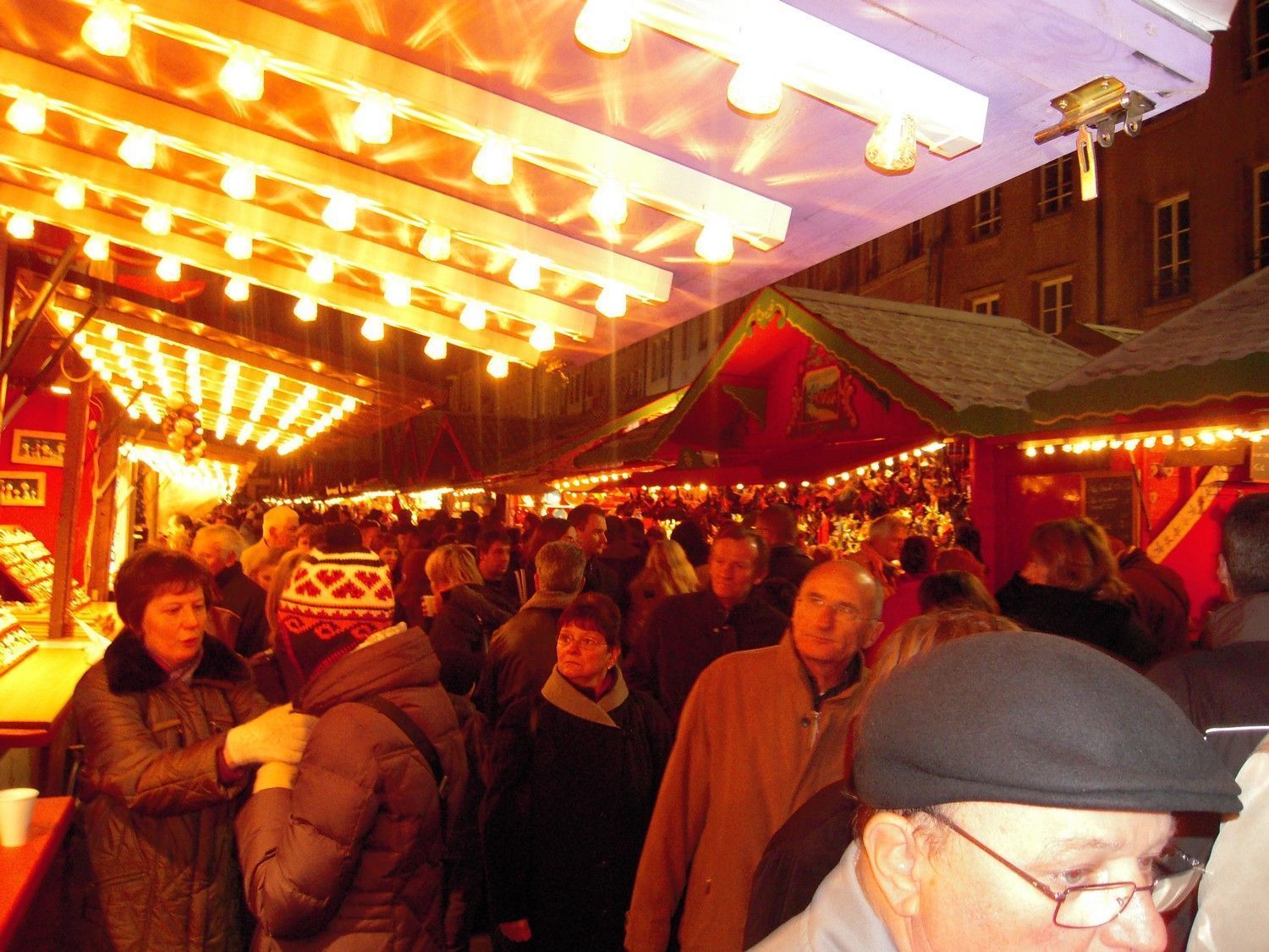 PLACE ST LOUIS LE MARCHE DE NOEL